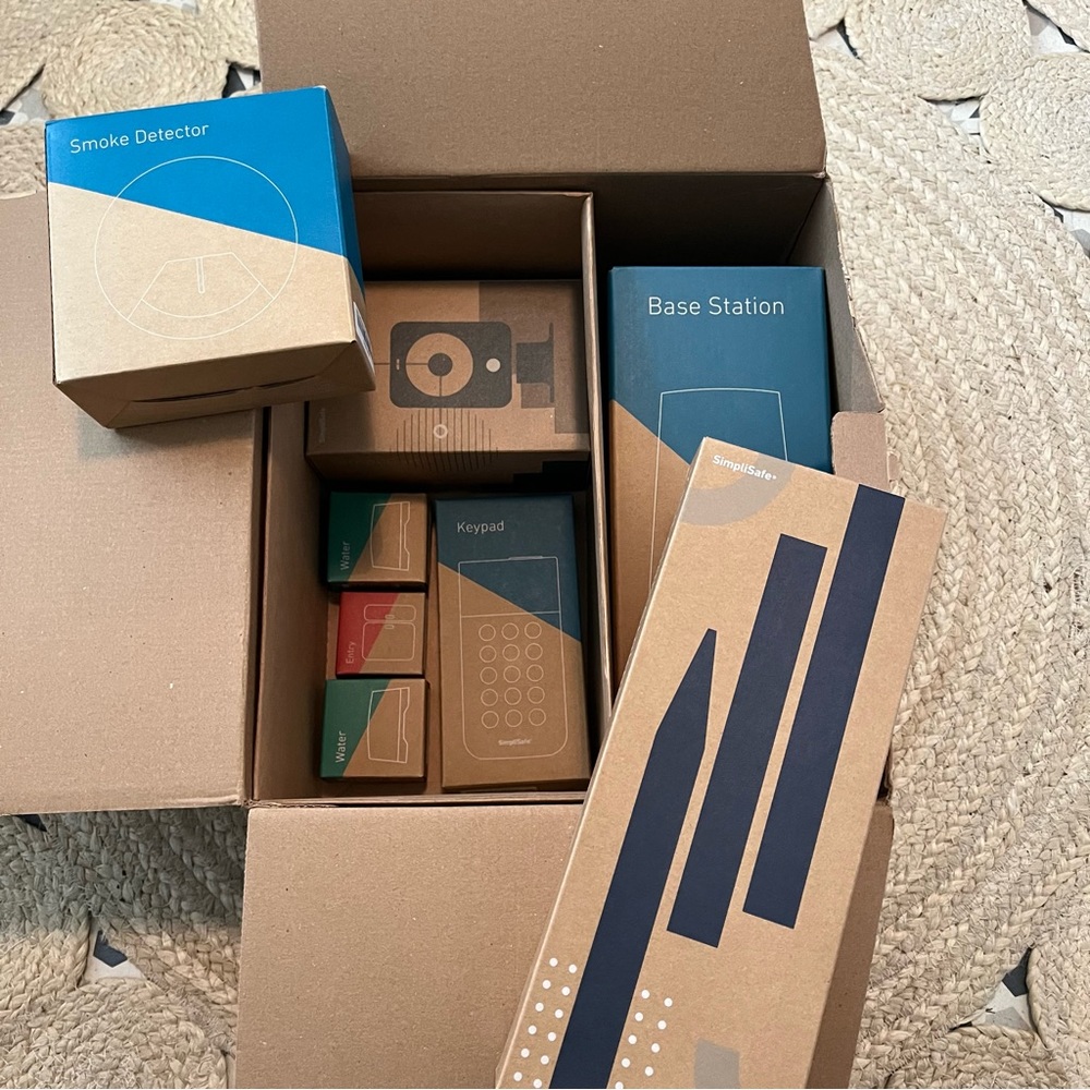 SimpliSafe Complete Home Security Starter Pack including Camera Smoke Detector
